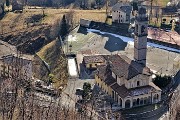 28 ...con mitragliatrici piazzate anche  sul  campanile della chiesa i nazifascisti colpirono a morte  10 partigiani in fuga sui sentieri di Cornalba